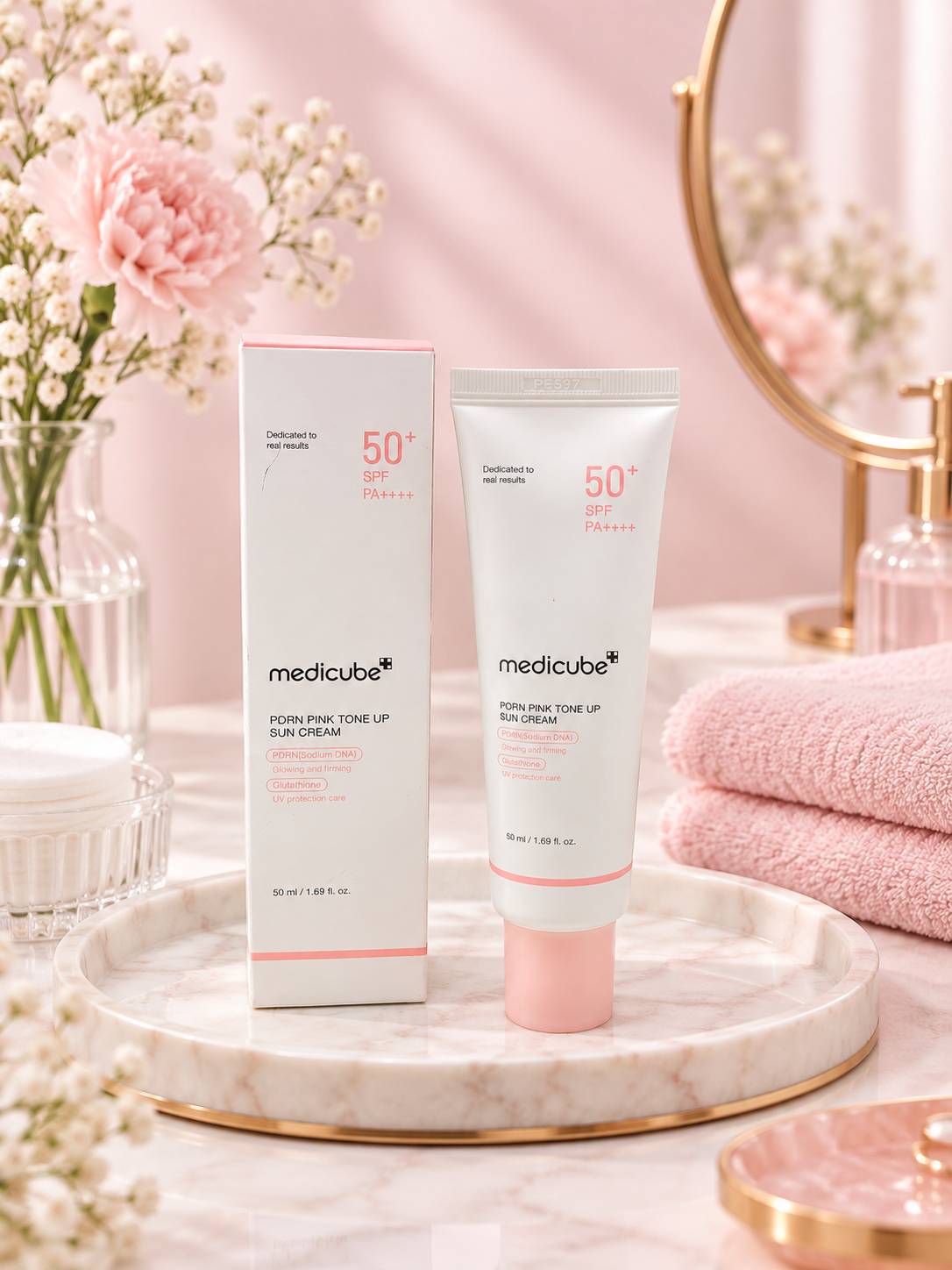 کرم ضدآفتاب بیرنگ مدیکیوب SPF50 مدل tone up حجم 50 میلیلیتر